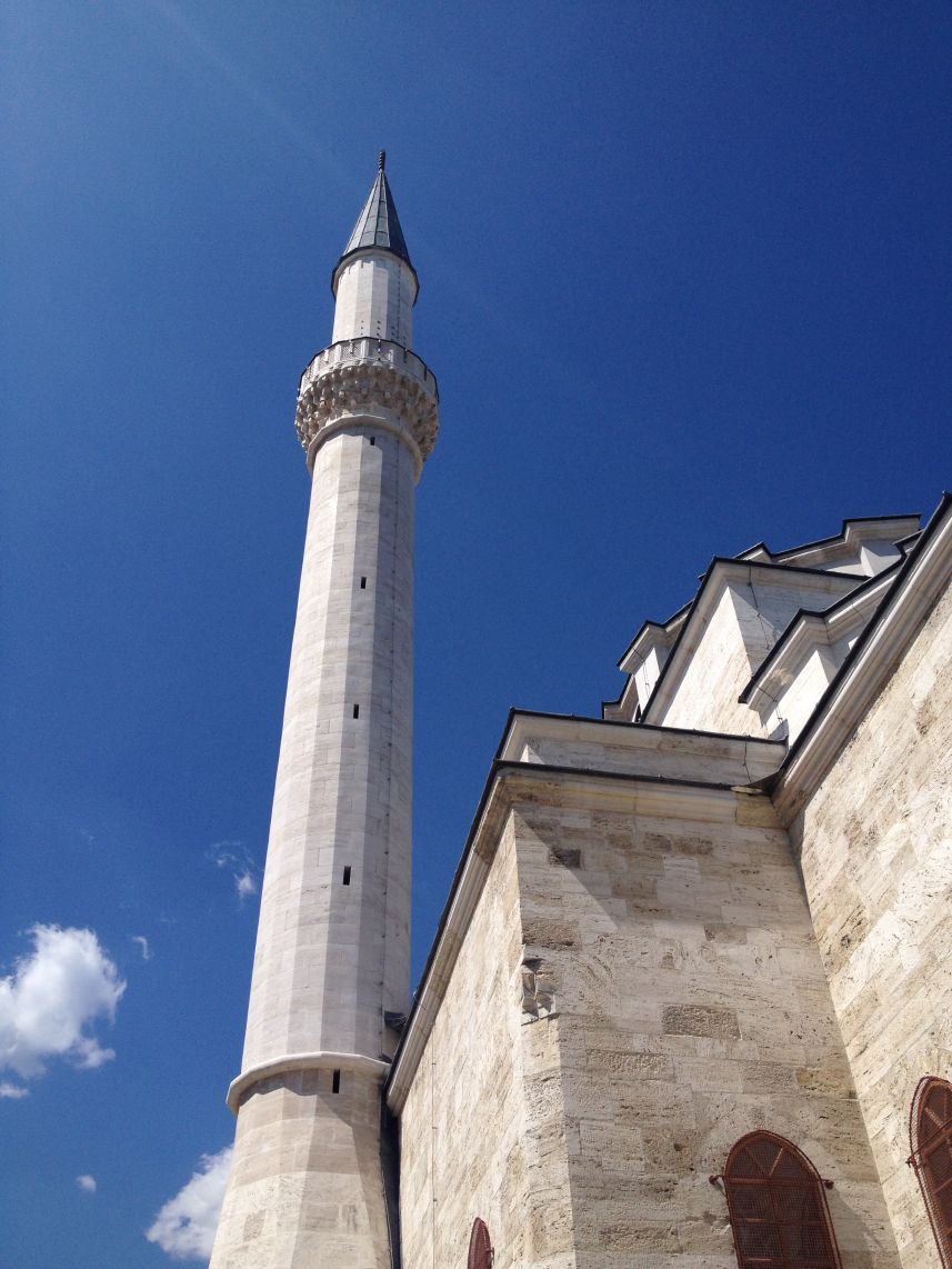 Ferhad-pašina džamija (Ferhadija) u Banjoj Luci, sa Ferhad-pašinim turbetom,Turbetom Safi-kadune, Turbetom Ferhad-pašinih bajraktara, šadrvanom, džamijskih haremom, ogradnim zidovima i portalom, područje i ostaci graditeljske cjeline